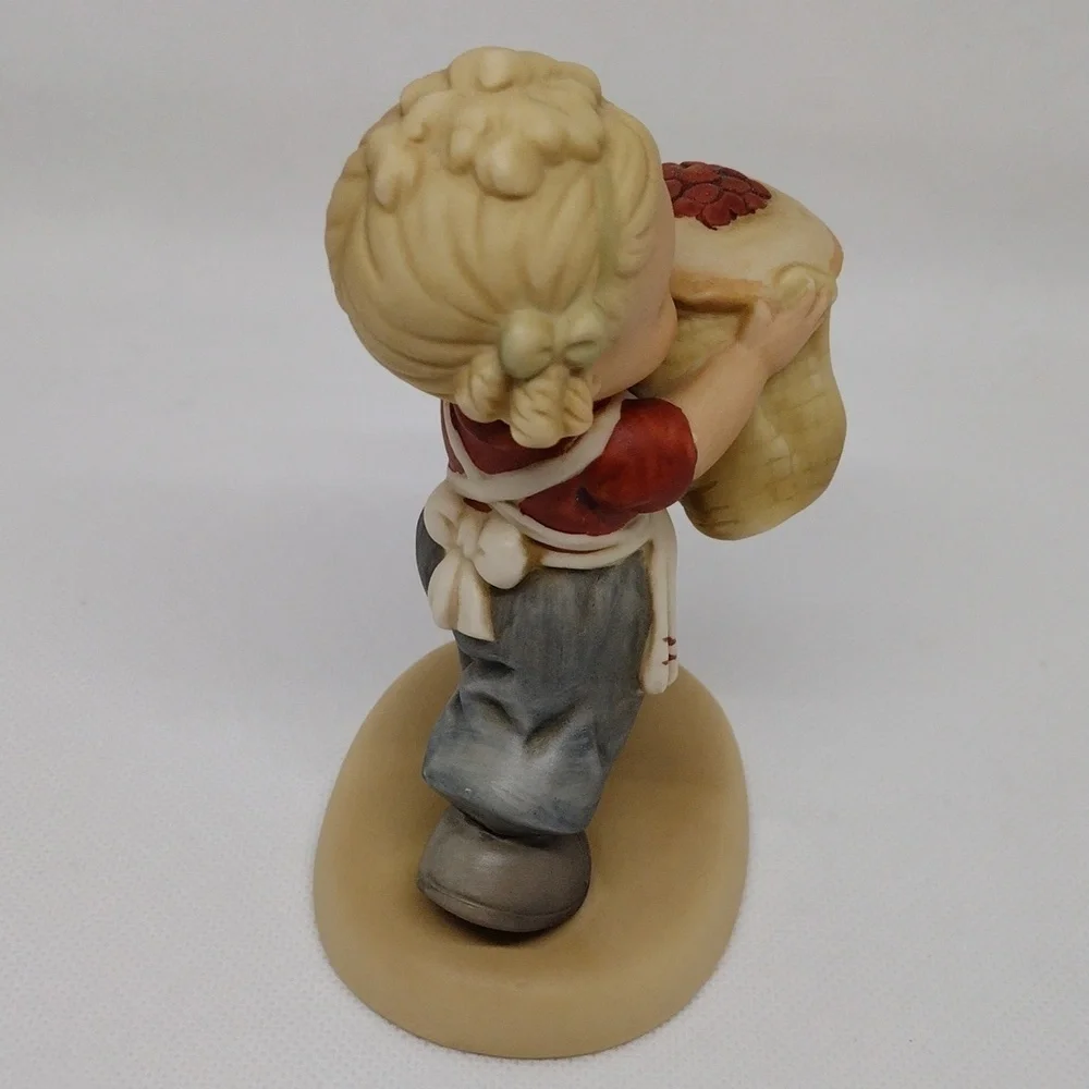Vintage Enesco Special Edition 1989 Girl with Pie Porcelain‎ Figurine